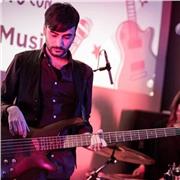 Insegnante di Basso elettrico laureato in Popular Music